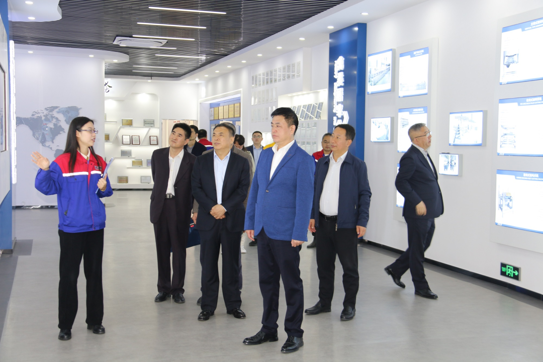 青島市政協(xié)副主席、市工商聯主席崔作一行蒞臨銳智股份調研考察